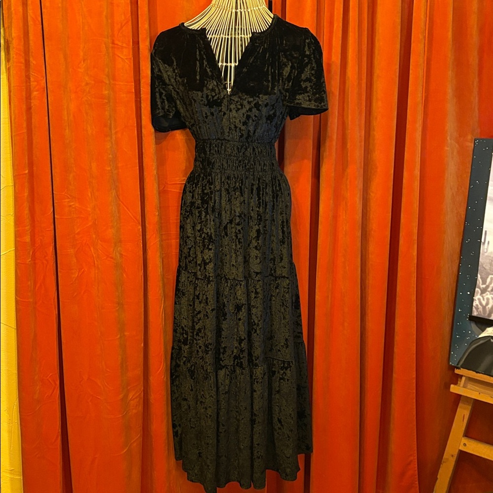 Chic Black Velvet Maxi Dress